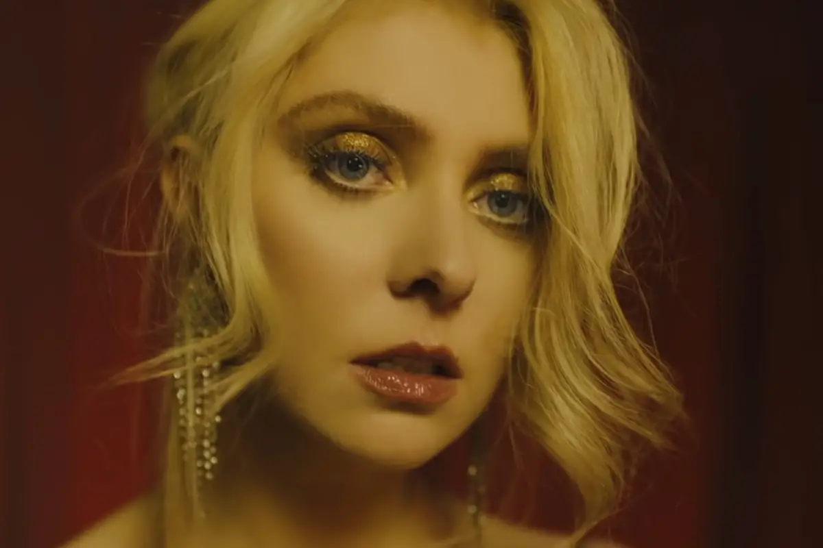 The Pretty Reckless Have A New Music Video For And So It Went And We Re Pretty Obsessed The Honey Pop