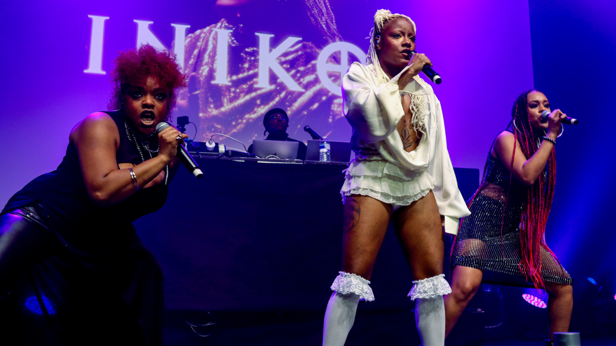 Iniko Sheds Their 'Armor' in London - The Honey POP